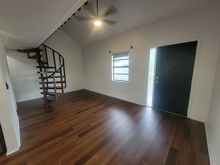 2142 Bradford St #325 — Photo 3