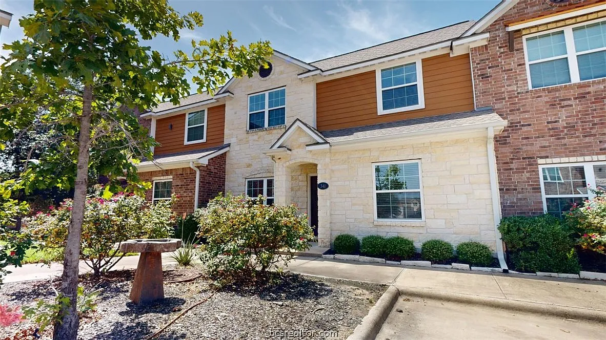 4 bed, 4.5 bath, 1581 sqft, $1,700 — Photo 1