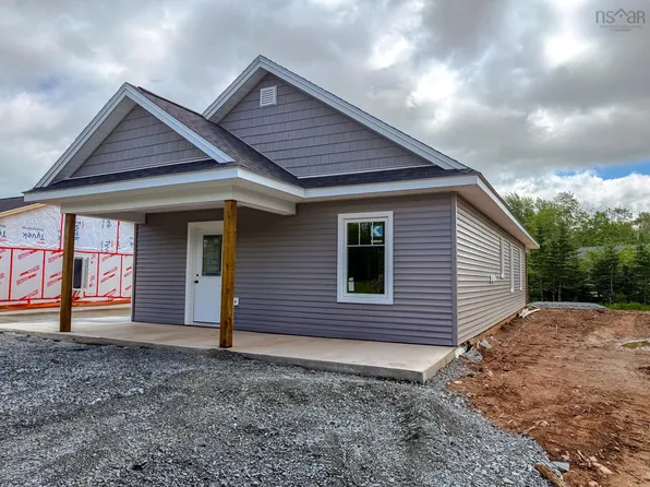 39 Amelia Ave, Stewiacke, NS B0N 2J0