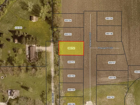 1142 Petersen Ct NW, Stewartville, MN 55976