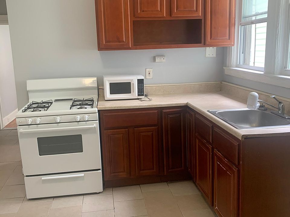 1st image of 267 Chadwick Ave #2A
