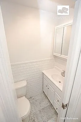 Rented by Jonis Realty | media 9