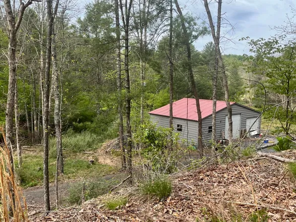 383 Creekside Dr, Hot Springs, VA 24445