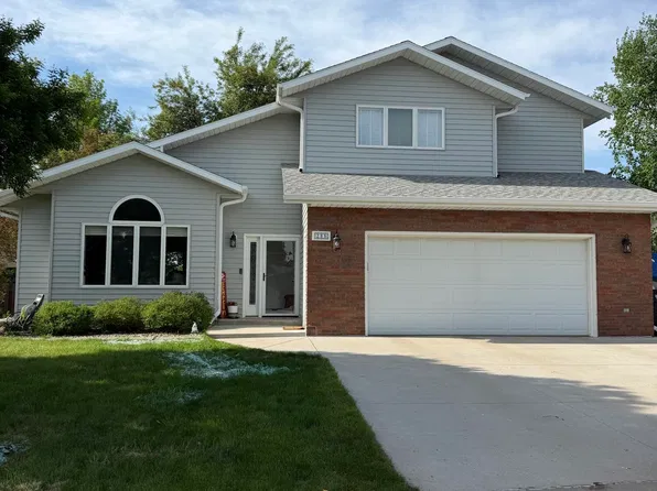 209 Laredo Dr, Bismarck, ND 58504