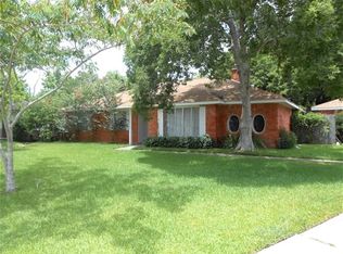 16907 Ravine Cir, Friendswood, TX 77546