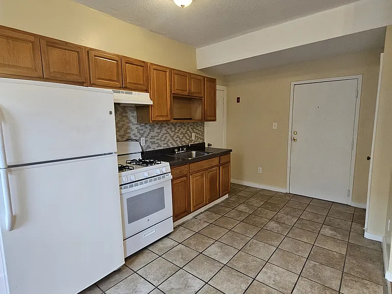 68 Sylvan Ave #6B — Photo 1