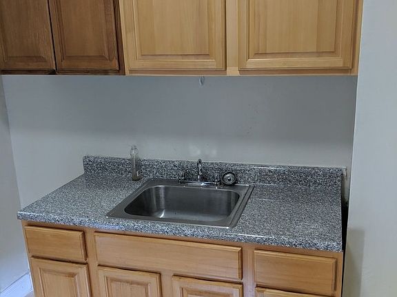 4th image of 569 Empire Blvd APT B1
