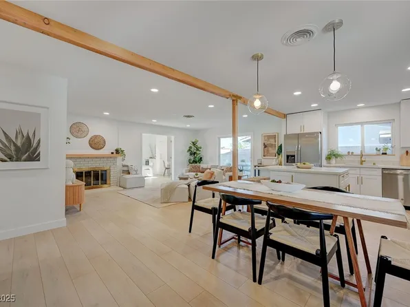 5904 Apple Valley Ln, Las Vegas, NV 89108