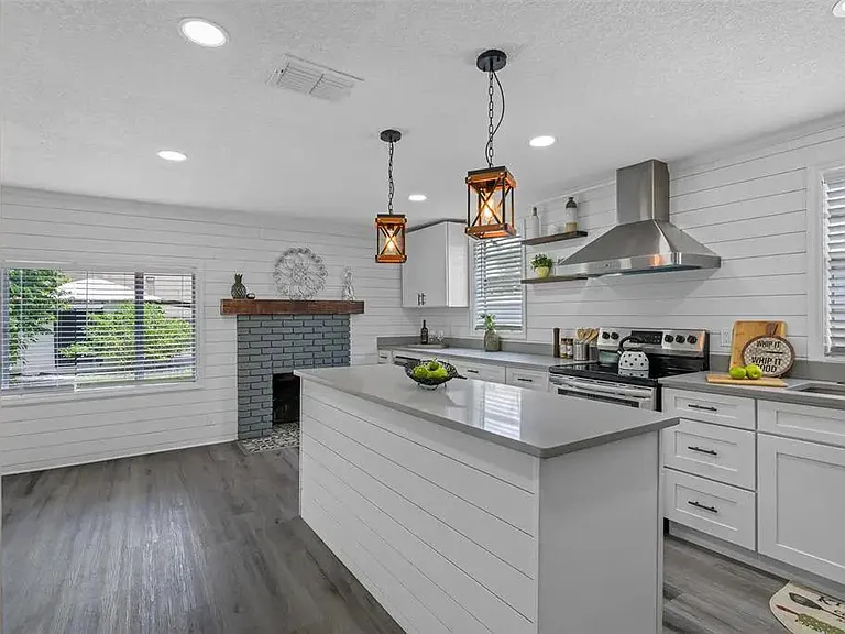 1320 E Giddens Ave — Photo 18