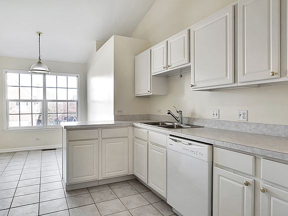 4th image of 110 Allerton Dr