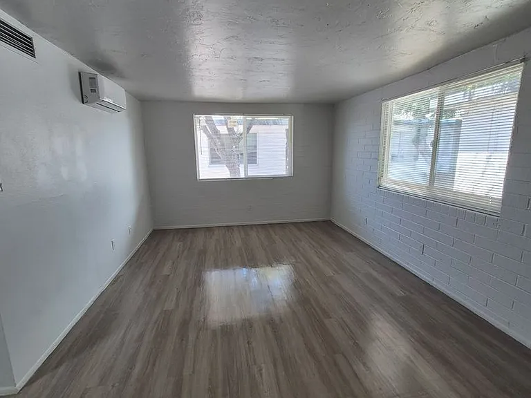 2053 N Alvernon Way — Photo 8