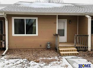 263 Parkside Ln, Lincoln, NE 68521