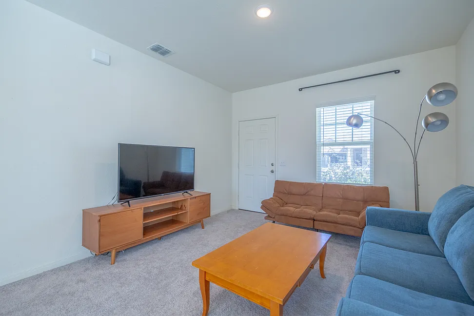 3 bed, 1212 sqft, $1,700 — Photo 4