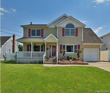 526 18th St, West Babylon, NY, 11704