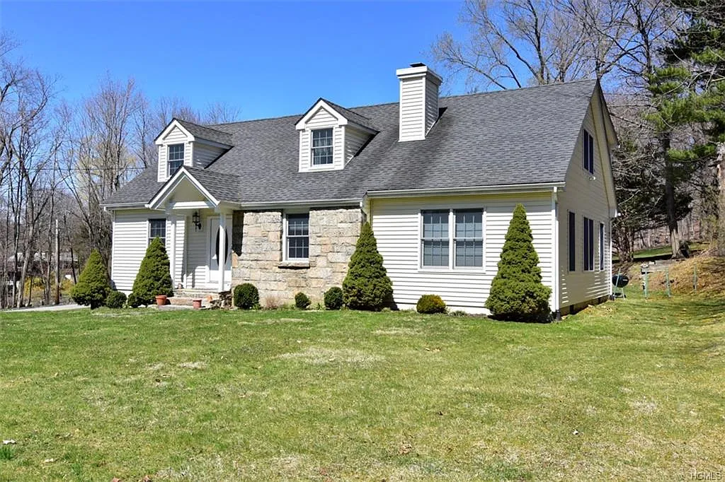 654 Ardsley Rd photo 1