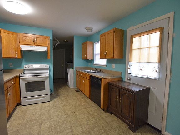 5th image of 2740 Apple Orchard Dr NW