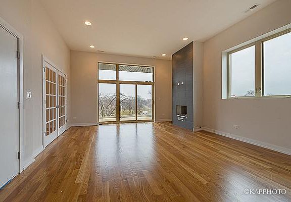 2nd image of 2835 W Division St Unit 302