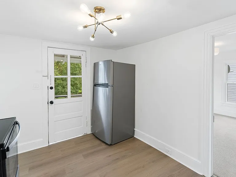 213 N 6th St — Photo 11
