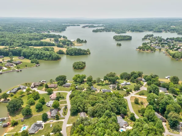 169/171 Harbor Point Dr, Cherryville, NC 28021