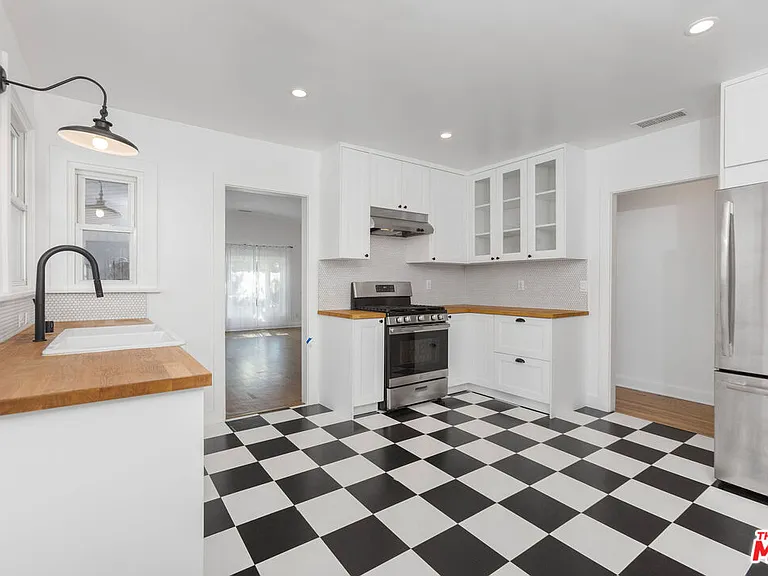 1293 S Sycamore Ave — Photo 11