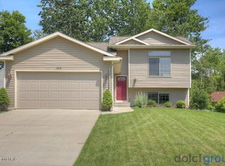 556 Lasalle Ave NW, Grand Rapids, MI 49534