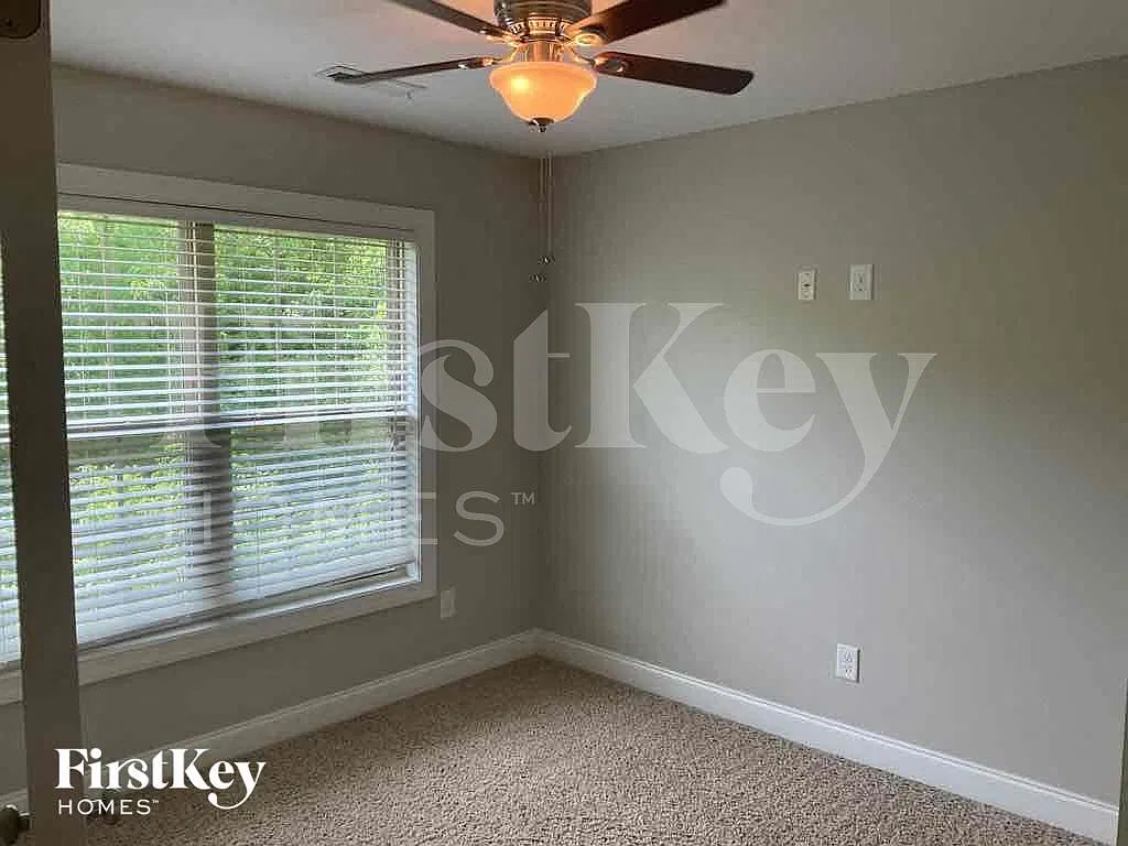 4 bed, 3.5 bath, 2780 sqft, $3,020 — Photo 2