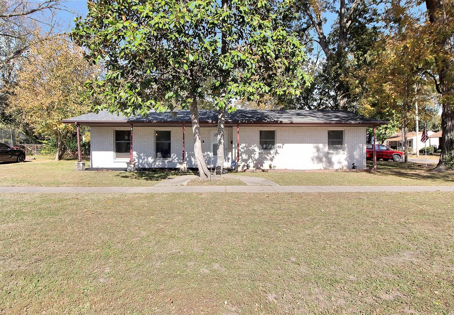 400 W Reed St, Du Quoin, IL 62832 MLS 23066941 Zillow