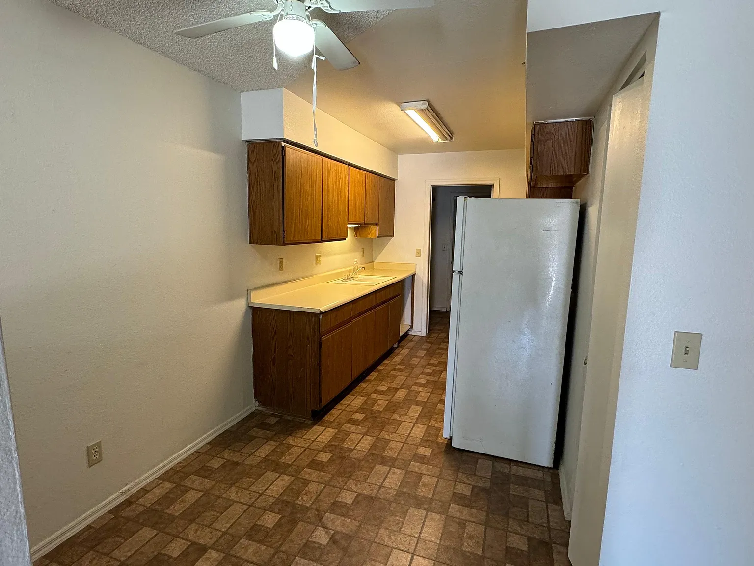 2829 E Capri Cir — Photo 2