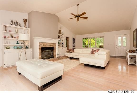 5th image of 125 White Water Dr