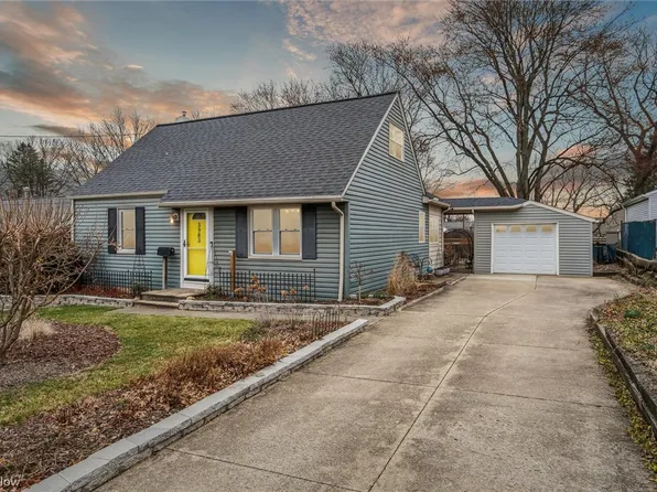 3983 Highland Dr, Mogadore, OH 44260