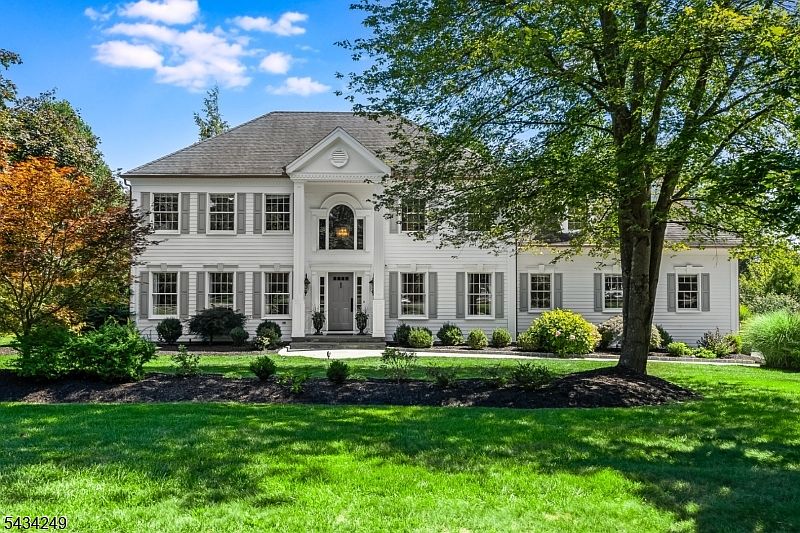 1st image of 120 Woods End Dr