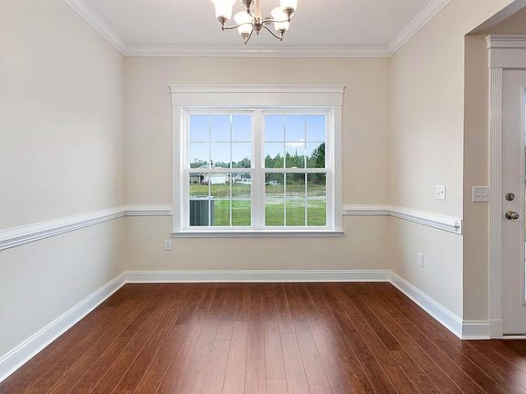 5th image of 204 Roswell Dr E
