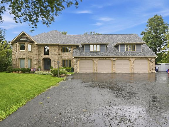 3rd image of 23W350 Pelham Ct