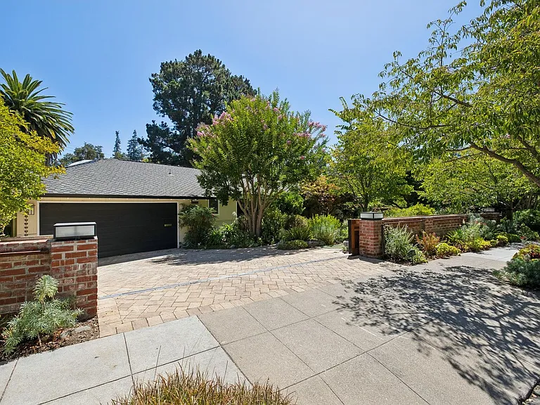 970 Palo Alto Ave — Photo 2