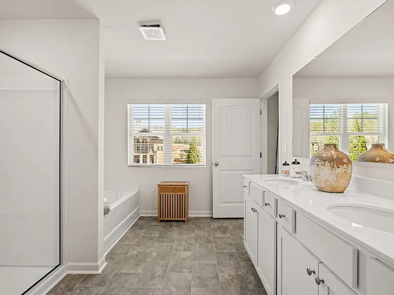487 Stoneybrook Dr — Photo 16