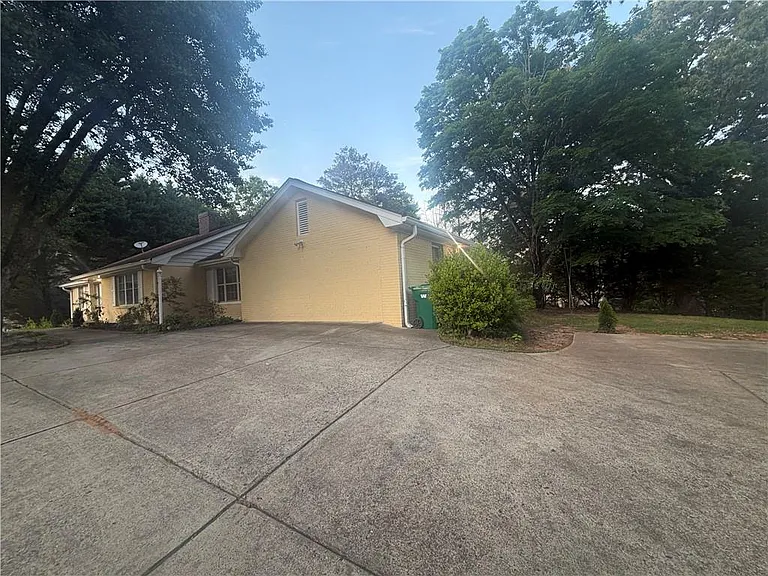 981 Woodward Park Dr — Photo 2