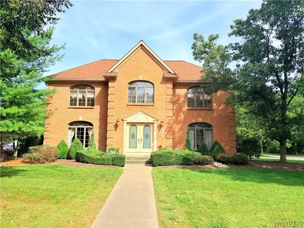 26 Countryside Ln, Depew, NY 14043
