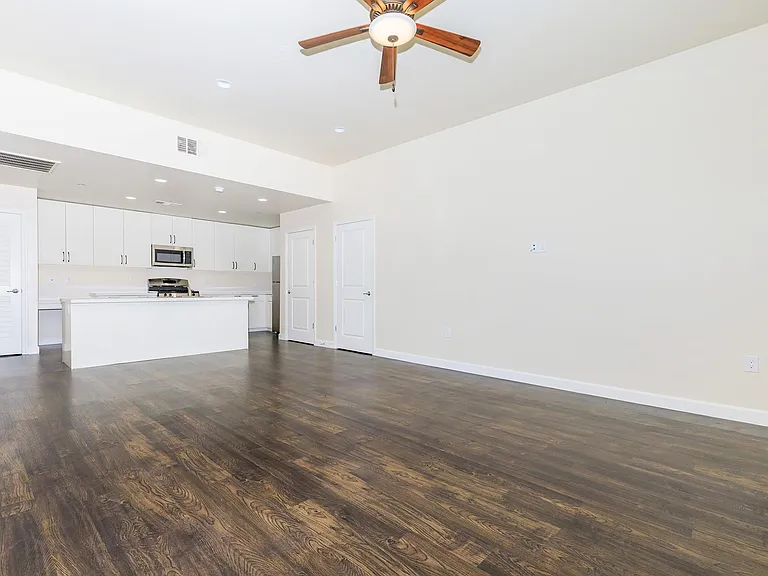 Tempranillo Apartments — Photo 18