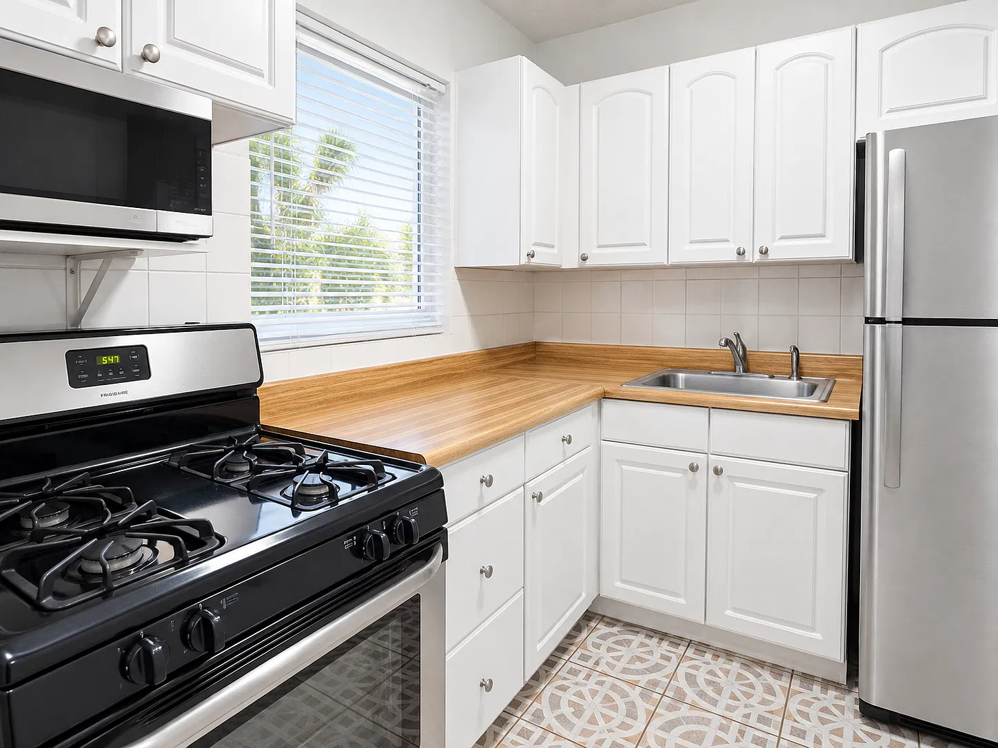 1357 Collins Ave — Photo 4