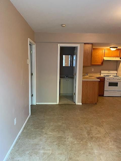 2nd image of 30 Tiffany Ct