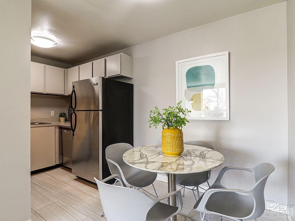 Dining Area to Kitchen
