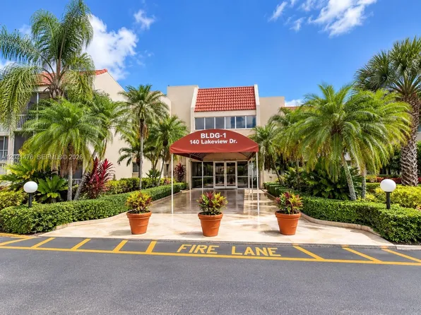 140 Lakeview Dr APT 211, Fort Lauderdale, FL 33326