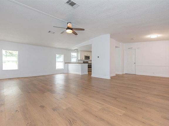 3rd image of 2250 NICHOLS ROAD