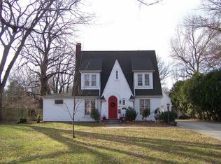 10 N Circle Dr, Monticello, IL