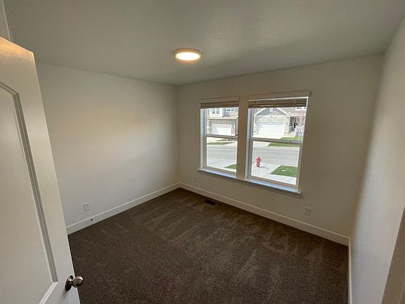 3rd image of 946 N Olson Dr