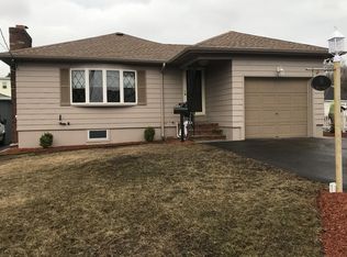 11 Davis Ter, Peabody, MA 01960