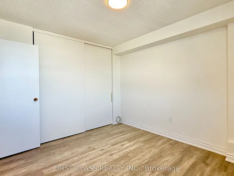 541 Blackthorn Ave #1415 — Photo 27