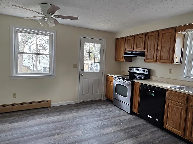 35 Westland Ave — Photo 3