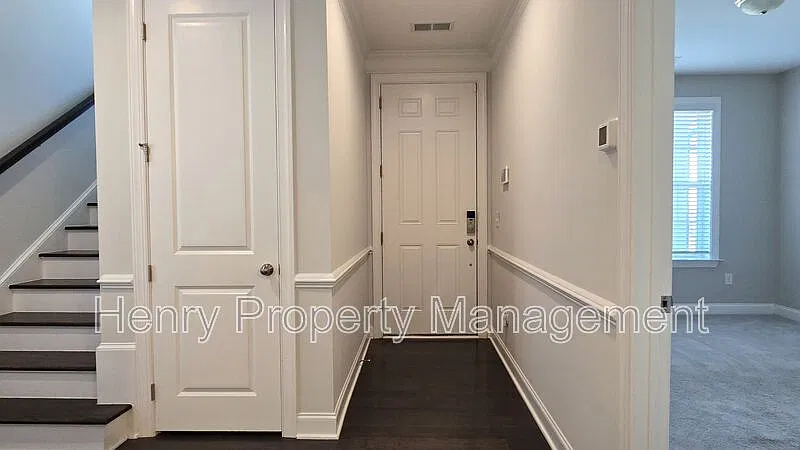 4 bed, 3.5 bath, 2465 sqft, $2,595 — Photo 3