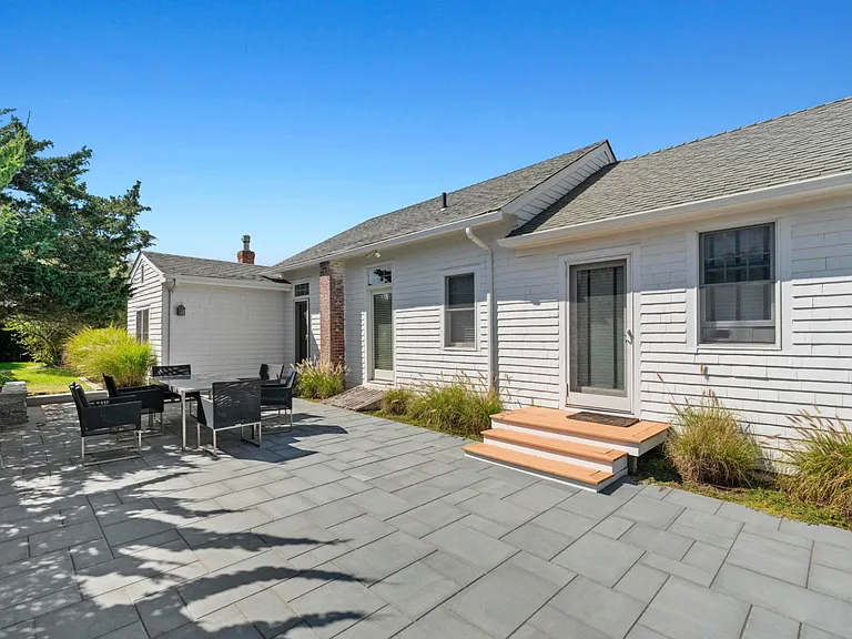 76 Dune Rd — Photo 16